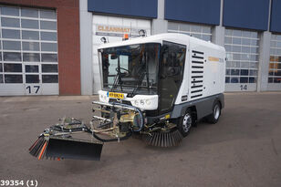 Ravo 560 STH met 3-de borstel Kehrmaschine